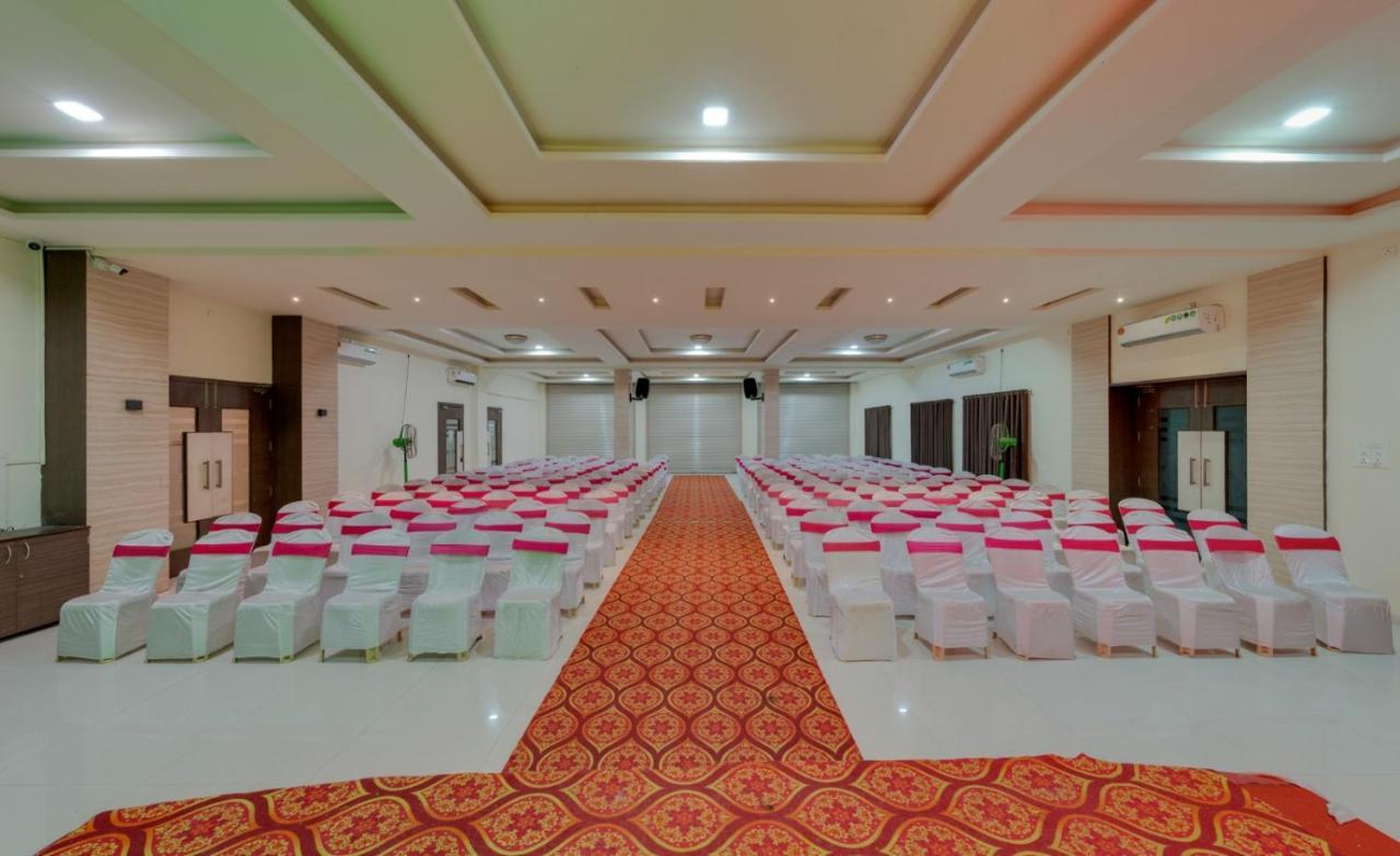 Hotel Royal Palace Karād Esterno foto